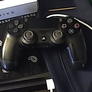 PS4 controller